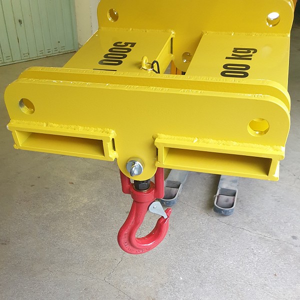 Forklift beam PVO with a safety latch